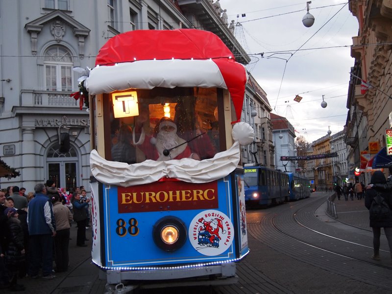 Veseli Božićni tramvaj od 6.12. do 6.1. ponovno  na ulicama